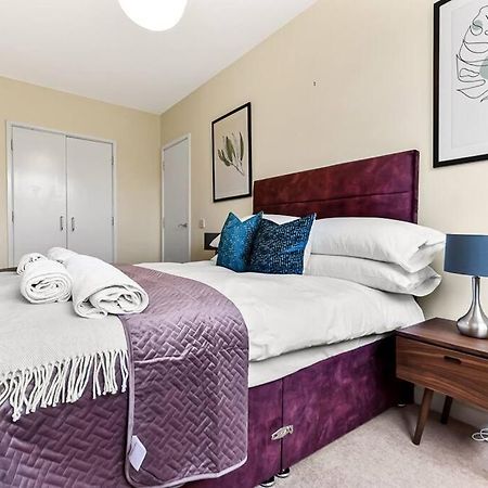 Large Group & Contractor Booking! Duplex W/Parking Milton Keynes Buitenkant foto