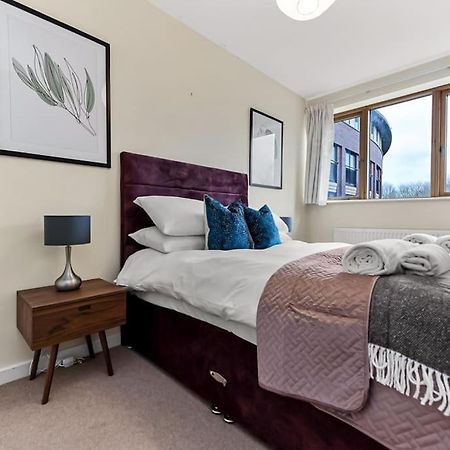 Large Group & Contractor Booking! Duplex W/Parking Milton Keynes Buitenkant foto
