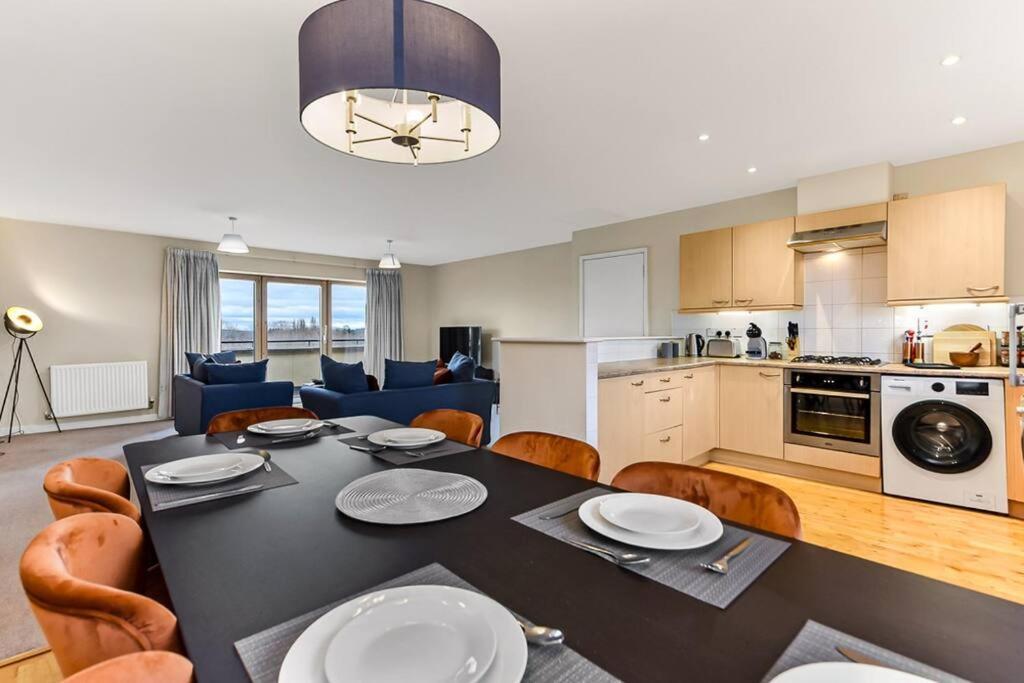 Large Group & Contractor Booking! Duplex W/Parking Milton Keynes Buitenkant foto