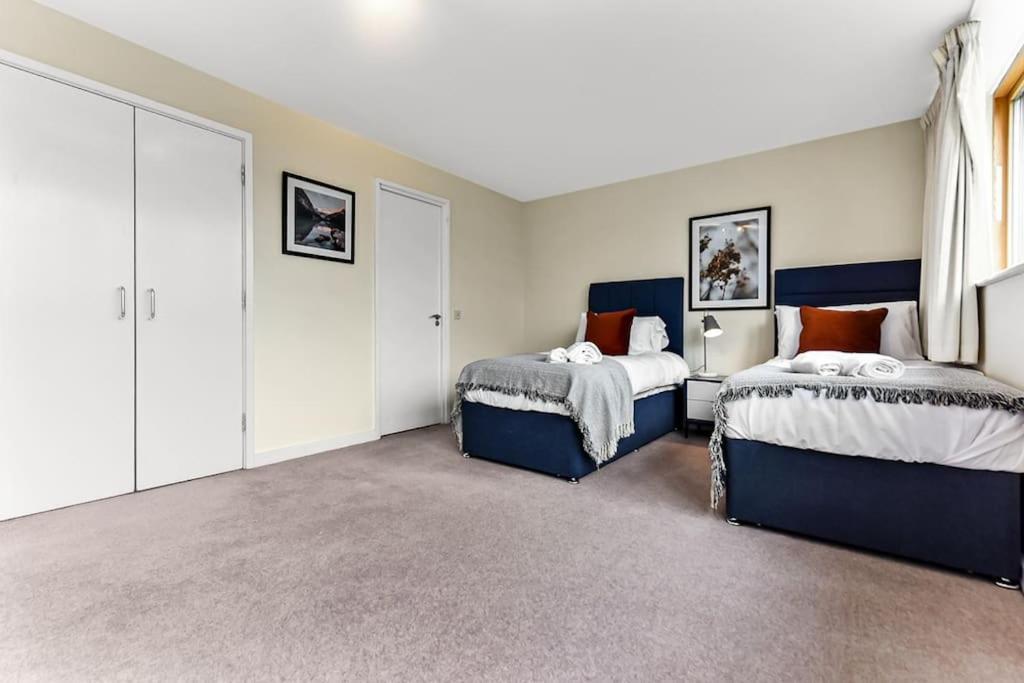 Large Group & Contractor Booking! Duplex W/Parking Milton Keynes Buitenkant foto