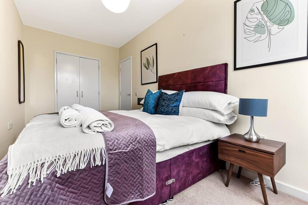 Large Group & Contractor Booking! Duplex W/Parking Milton Keynes Buitenkant foto