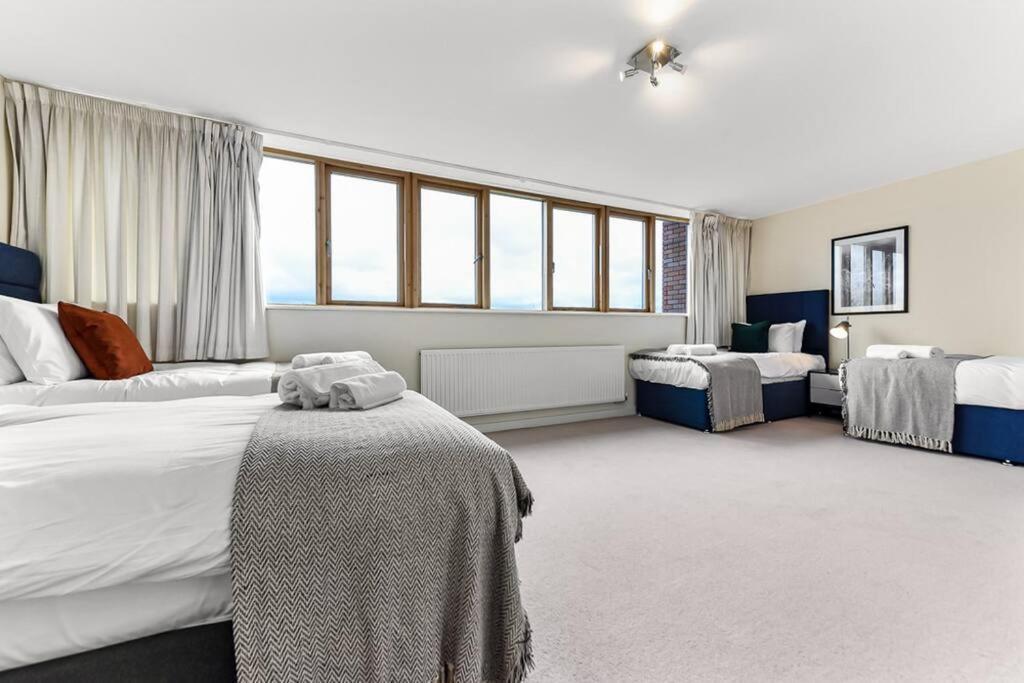 Large Group & Contractor Booking! Duplex W/Parking Milton Keynes Buitenkant foto