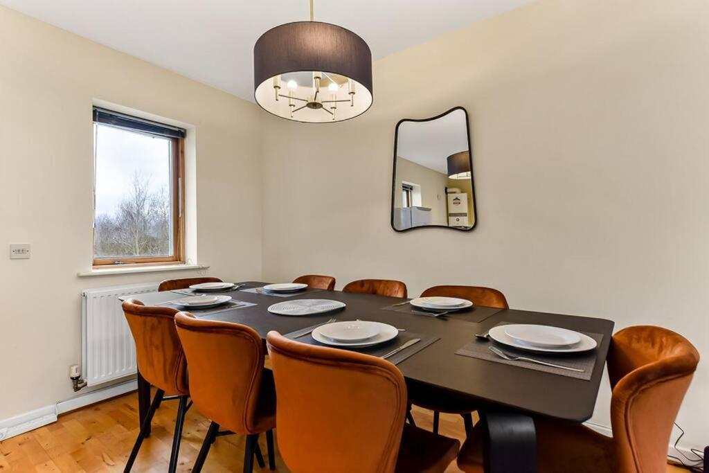 Large Group & Contractor Booking! Duplex W/Parking Milton Keynes Buitenkant foto
