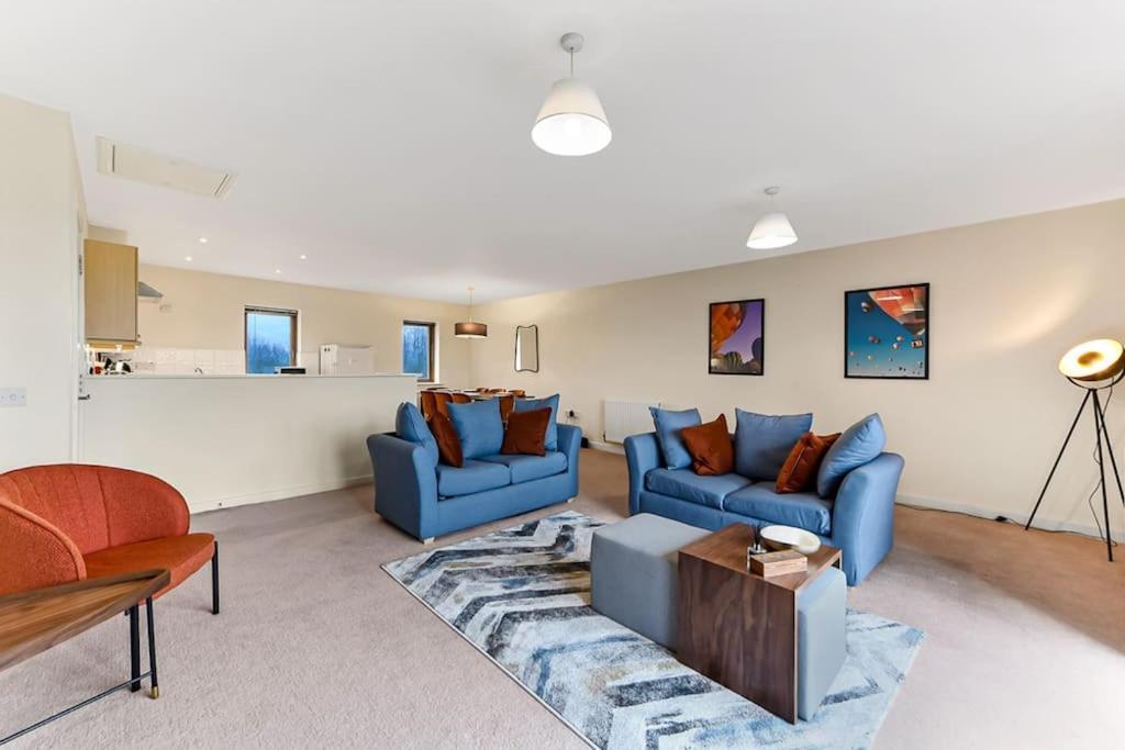 Large Group & Contractor Booking! Duplex W/Parking Milton Keynes Buitenkant foto