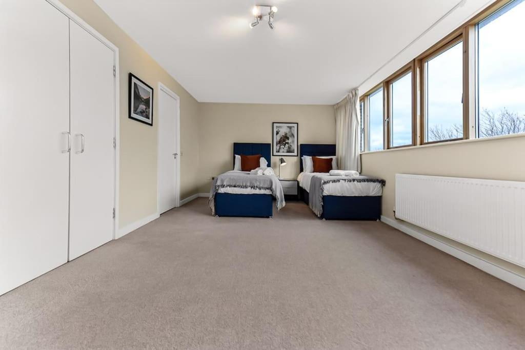 Large Group & Contractor Booking! Duplex W/Parking Milton Keynes Buitenkant foto