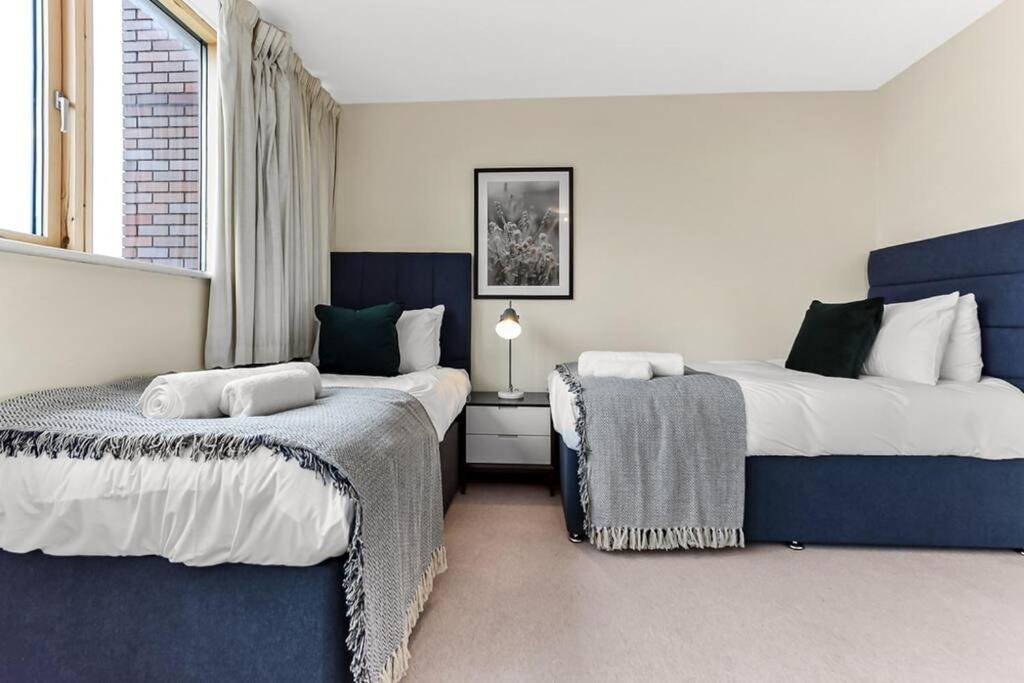 Large Group & Contractor Booking! Duplex W/Parking Milton Keynes Buitenkant foto
