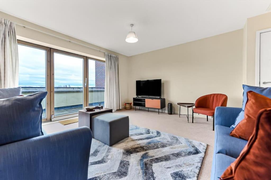 Large Group & Contractor Booking! Duplex W/Parking Milton Keynes Buitenkant foto